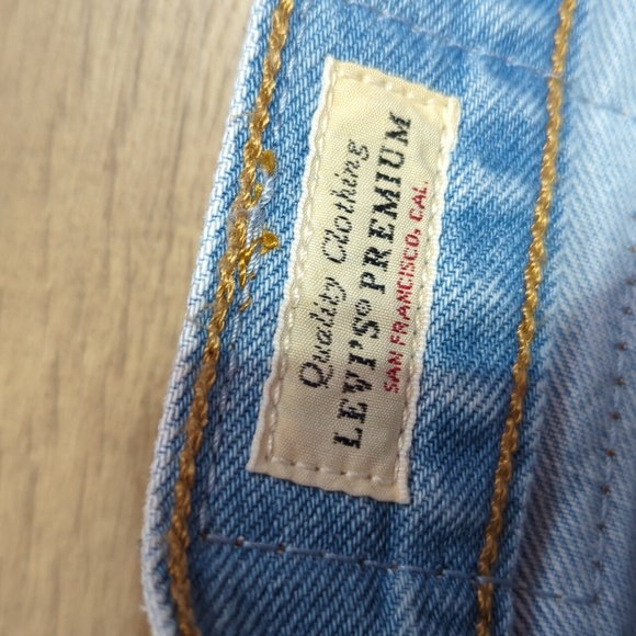 Levis Premium Icon Skirt in Light Wash mini button fly  sz 27 - Picture 8 of 8